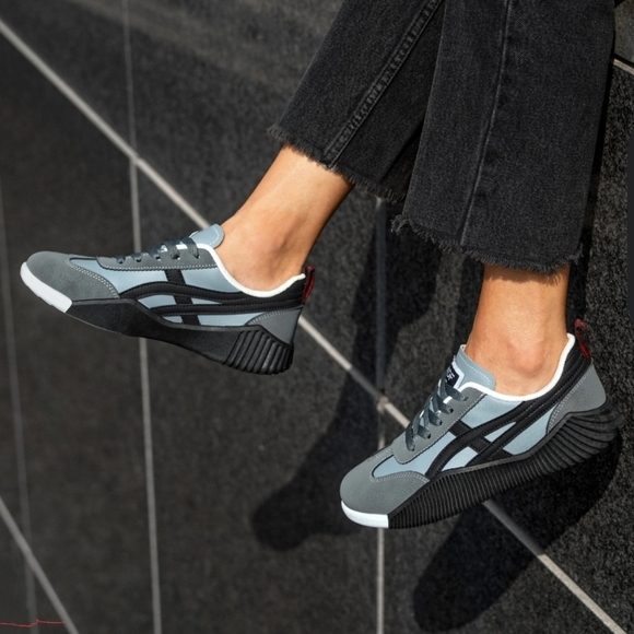 Women DF Cloudea Sneakers | De Florance Sneakers | Size 6 | Black & Gray - Picture 1 of 10